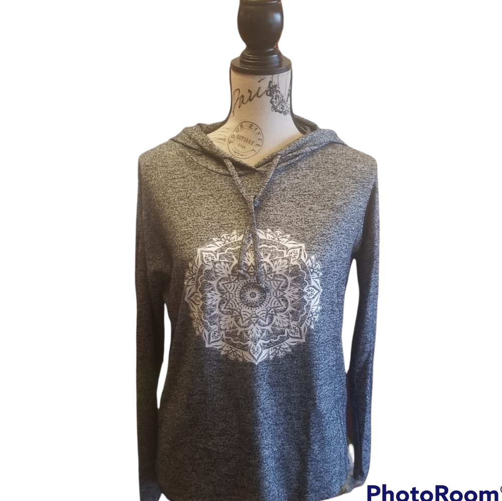 Twik exclusivité simons . hood for women very soft fabric comfortable .